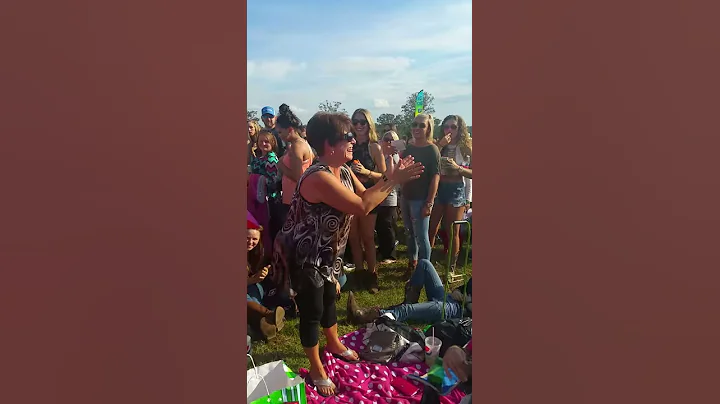 1st time Grandma announces @ Luke Bryan concert