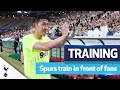 Spurs players sign shirts and pose for photos at Seoul World Cup Stadium! | TRAINING