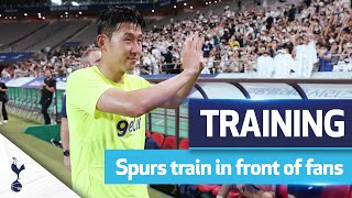 Spurs players sign shirts and pose for photos at Seoul World Cup Stadium! | TRAINING screenshot 2