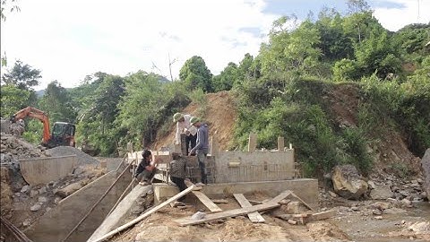 Nhật Ký Cầu Khe Trang (T40) Bê tông mặt cầu đẹp cực nét - ghép cốp pha gờ chắn bánh , xà mũ