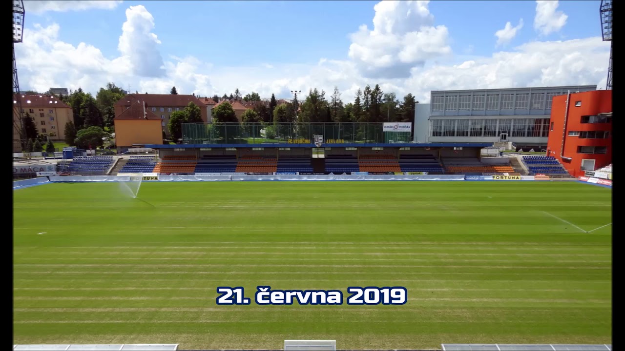 Obnova trávníku FC Vysočina na fotografiích jihlava vs karvina