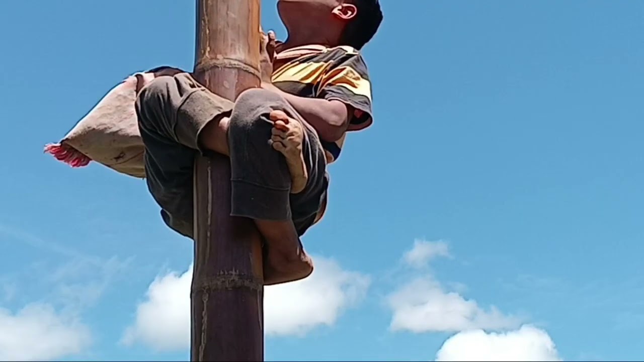 Bamboo Climbing #Longmatra Town #Mungmung_festival #funnyGames @Thsari anar