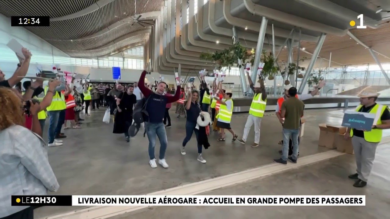 Les premiers passagers ont découvert la nouvelle aérogare de l’aéroport ...