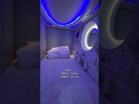 Cheapest Capsule Hotel in Mumbai 😍 at Just 400Rs #short #shorts