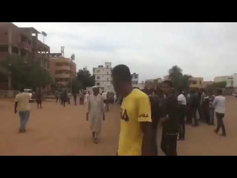 تشييع الشهيد مدثر مختار الشفيع الذي سقط برصاص الجيش السوداني بالقيادة العامة ١١ مايو ٢٠٢١ بالسودان