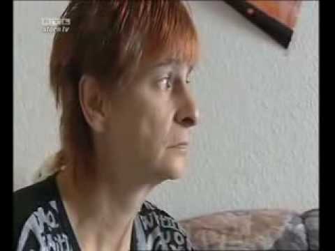 Hartz4-Mutter zeigt Tochter Pornos.flv