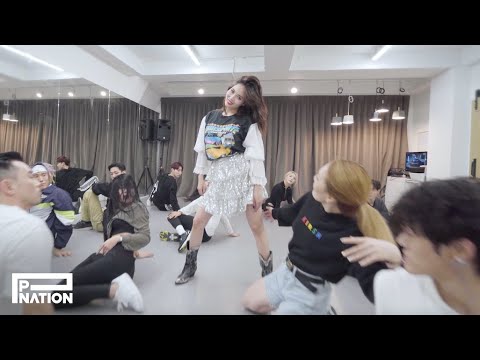 현아 (HyunA) – 'FLOWER SHOWER' Dance Practice