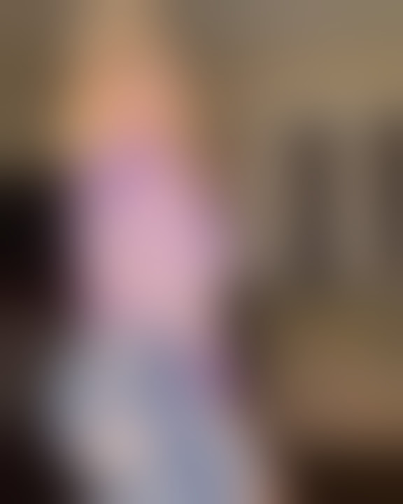 Sexy big ass in jeans shaking and bouncing