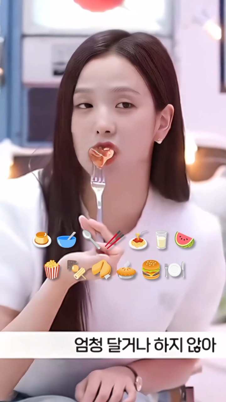 Cute JISOO Mukbang ?? #jisoo #jennie #lisa #rosé #blackpink #shorts