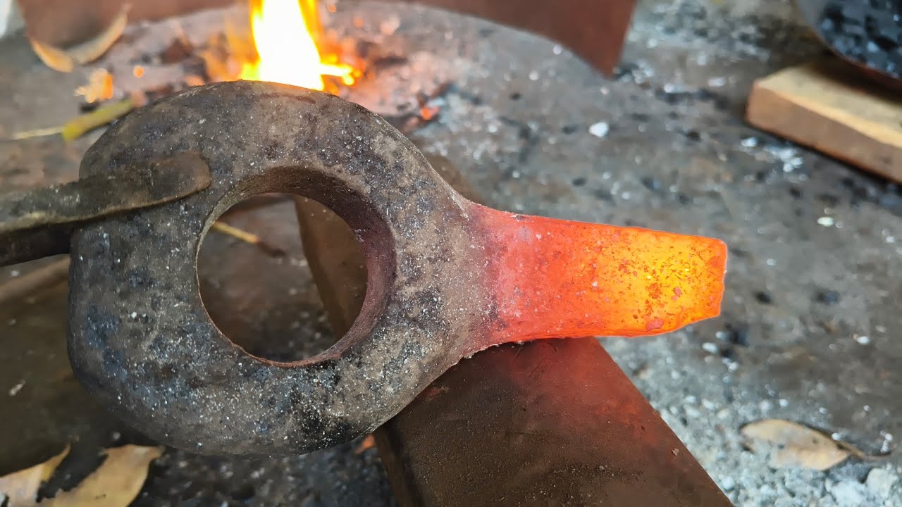 He mede an axe from scrap eion \\blacksmith \\