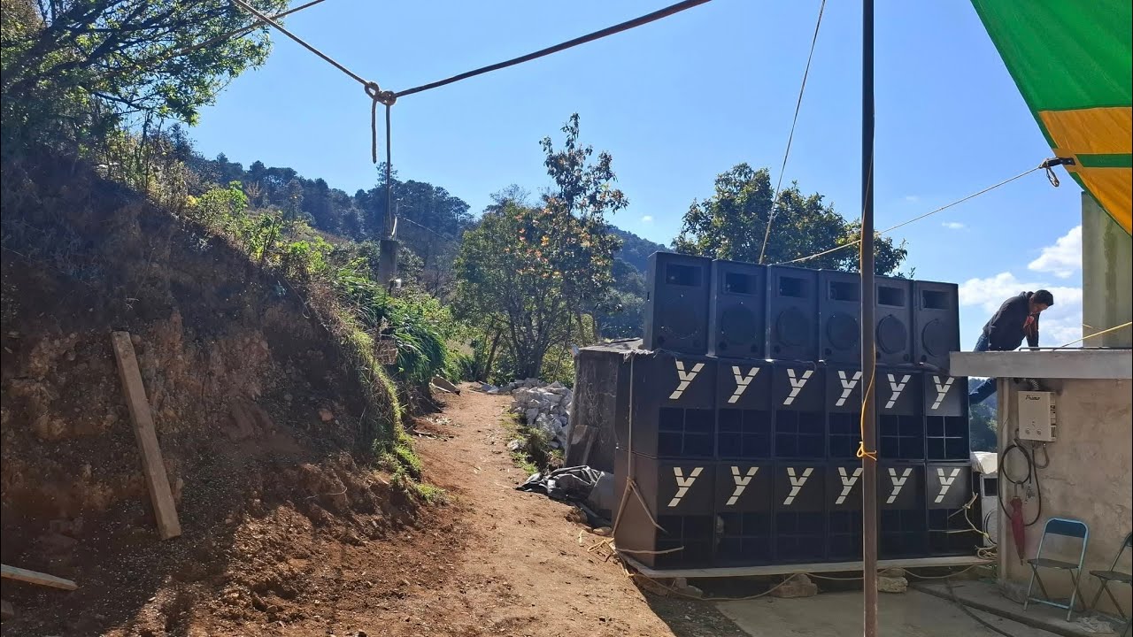ASI ES TOCAR EN EL MERO CERRO DE PUEBLA Y ACARREAR LOS BAFLES CON BURROS Y MECAPAL...