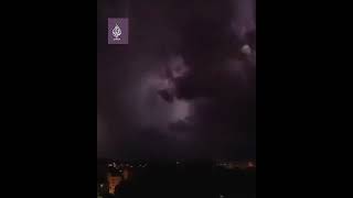 أجواء مرعبة.. برق 🌩 ورعد يضربان مناطق في كلس وغازي عنتاب التركيتيْن