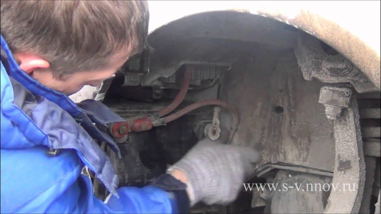 Волга сайбер где стоит аккумулятор