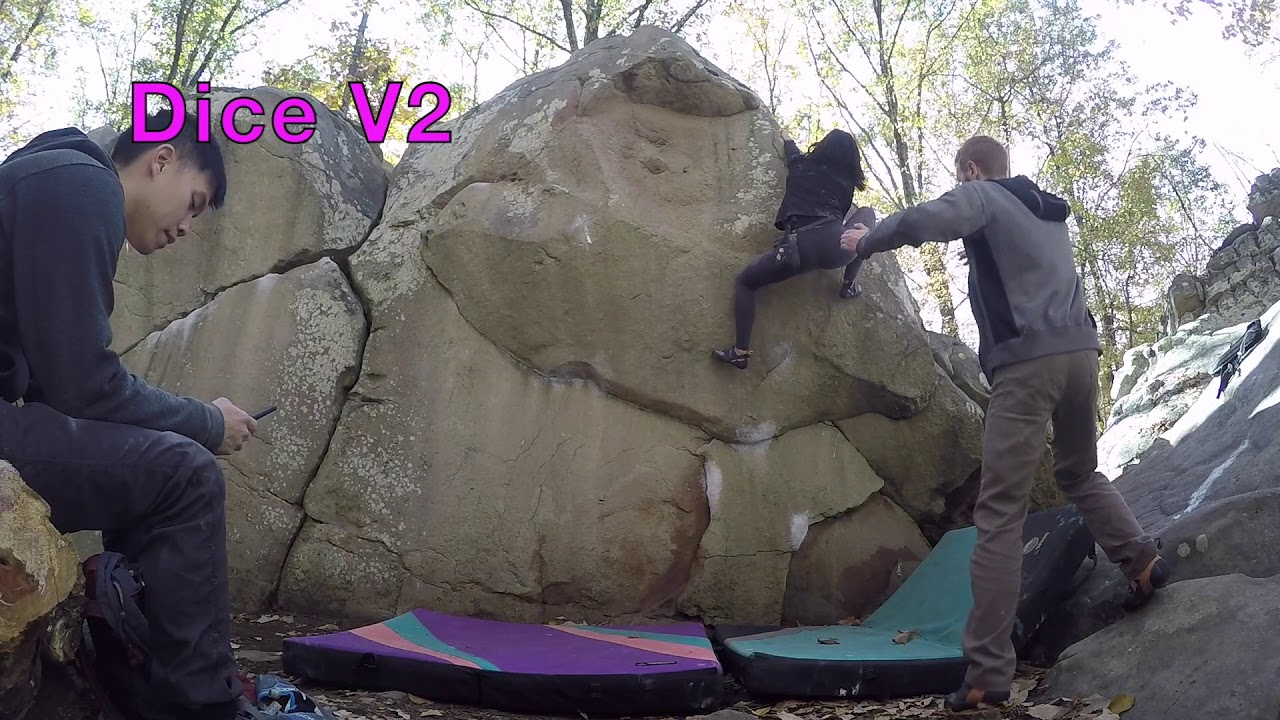 Dice V2 (Stone Fort, Little Rock City, LRC) (Bouldering in Chattanooga)