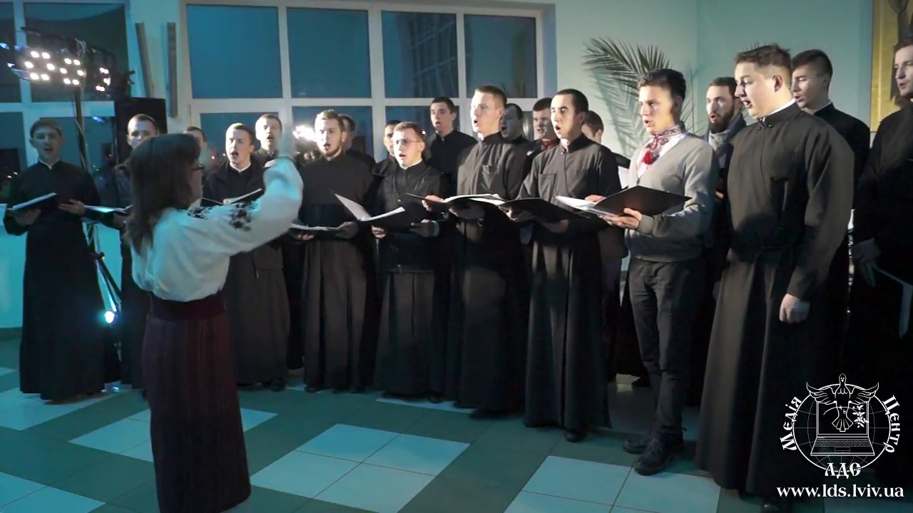 Колядує церковний хор