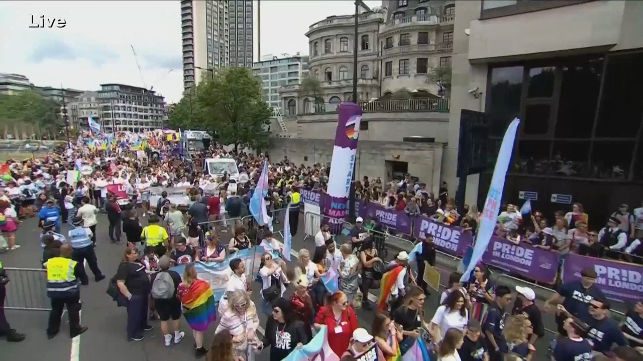 Dziesiątki tysięcy osób przeszły ulicami Londynu podczas Pride. W centrum uwagi prawa osób transpłciowych i walka z przestępstwami z nienawiści