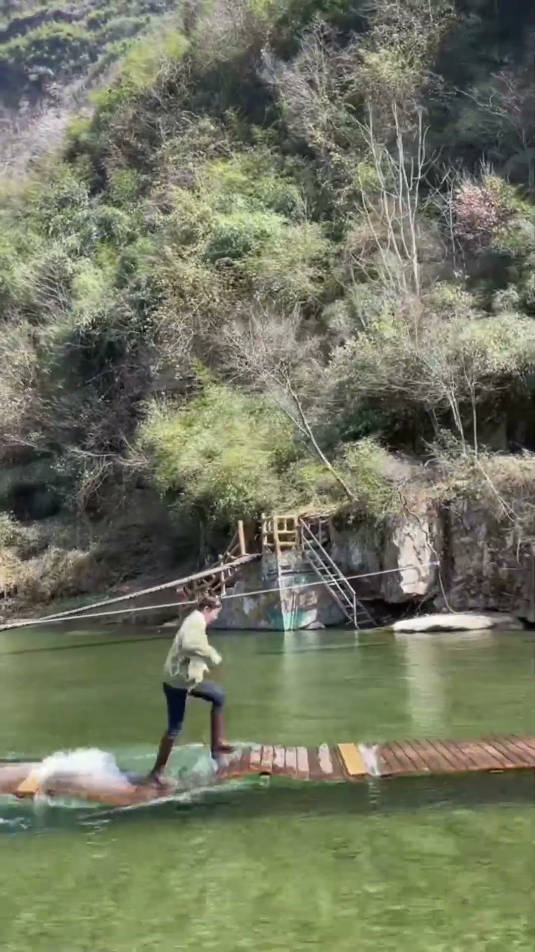 ?‍♀️Barefoot It's awesome to runHahahaha #Water Gun Parkour Can you do it