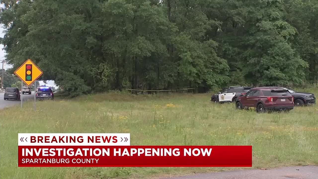 Coroner responding to scene in Spartanburg Co. - YouTube