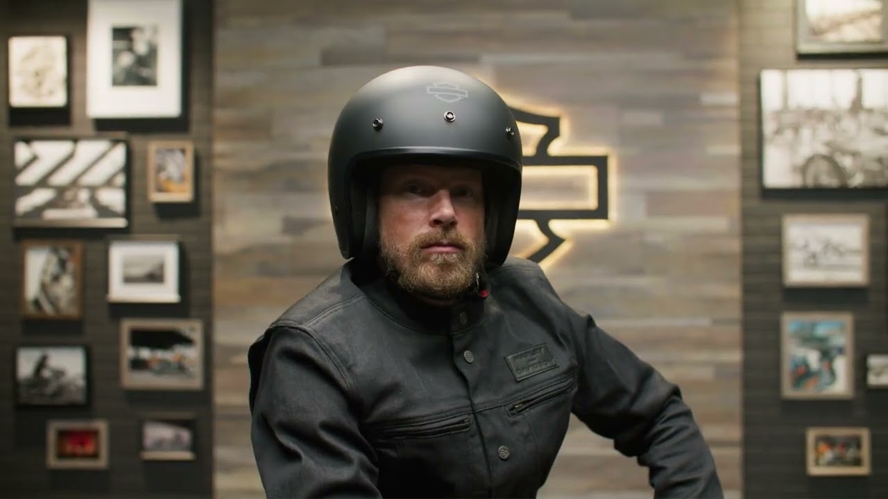 best way to applly silvr leaf to a motorcycle helmet PBKreation | Another fun project with silver leaf details for a harley  owner. . #PBKreation #HelmetPainter #HelmetArt .  @simpson_motorcycle_helmets