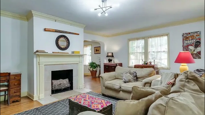 Hobson Realtors - 213 E EDWIN