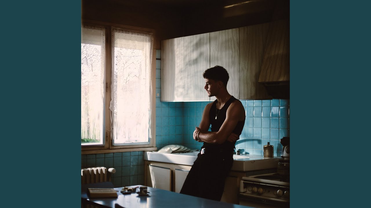 Watch 400 pas on YouTube Watch 400 pas on YouTube