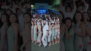 母老虎要请假三天今天带女团炸翻全场哈哈哈@抖音小助手   昊瀚