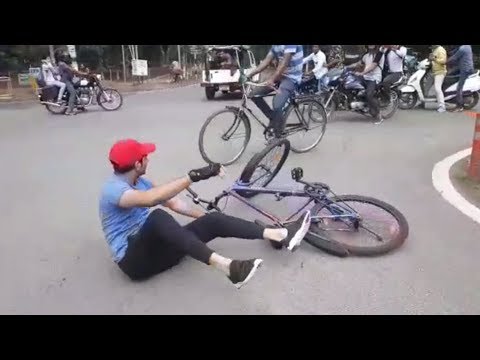 तेजप्रताप यादव साईकिल से गिरे  rjd-leader-tej-pratap-yadav-falls-from-cycle-ahead-of-party-rally
