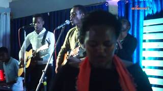 Ibyo ntunze By Bosco NSHUTI ft Papy Clever ( Official Video Performance 2018 )