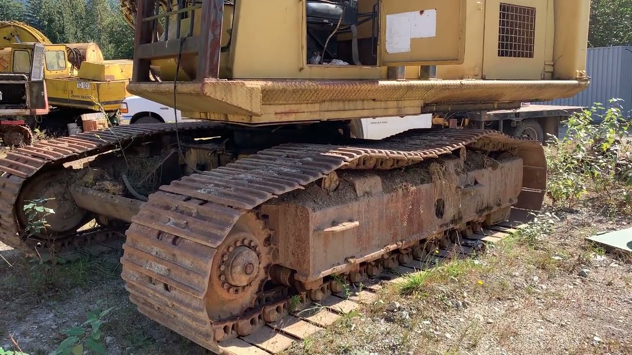 Liebherr 945 Excavator