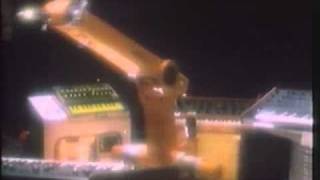 Video voorbeeld van "FitzPatrick's robot playing synthesizers"