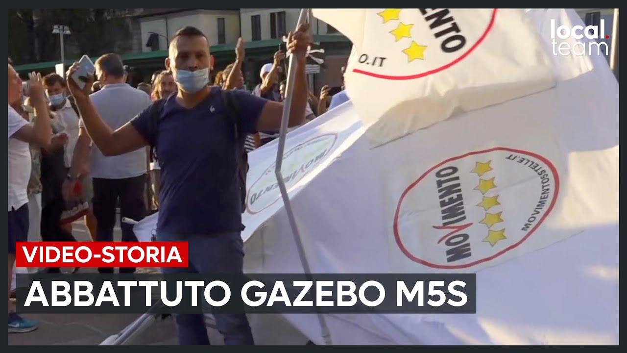 Milano, abbattuto gazebo Cinque Stelle durante corteo No Green Pass