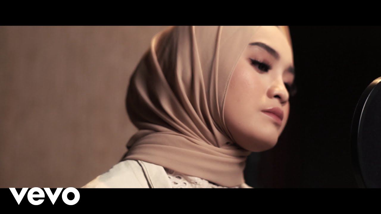 ⁣Salma Salsabil - Menghargai Kata Rindu (Official Lyric Video)