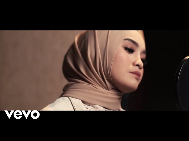 Salma Salsabil - Menghargai Kata Rindu (Official Lyric Video) class=