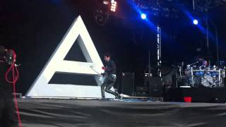 30 Seconds To Mars-This Is War 2011 (Live Soundwave)