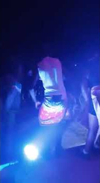 UMFANA WENYATHI APHUMA EMOTWENI BAMJABULELA ABANTU EMCIMBINI KA TOUCH NO NKOCY