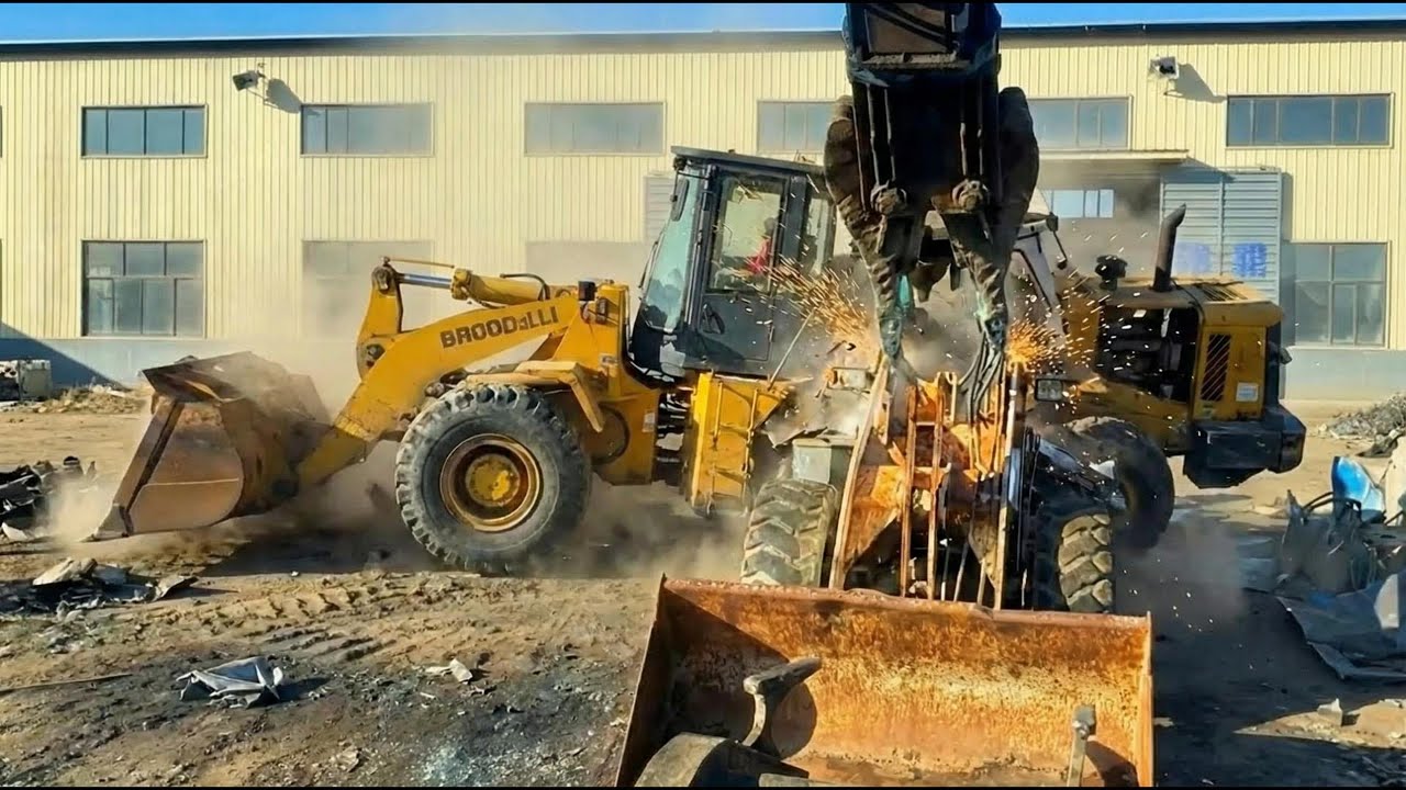 Xe Xúc Lật Bị Phá Tan Hoàn Toàn | Heavy Machinery Destruction