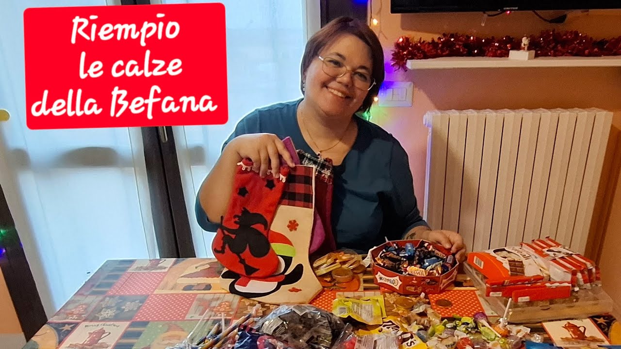 riempio le calze della Befana da regalare 