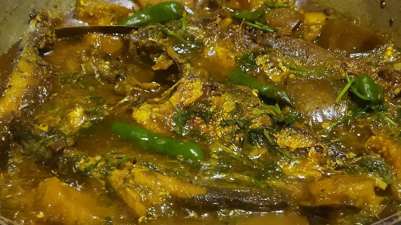 বেগুন দিয়ে খয়রা মাছের ঝোল। Begun diye Khoria Macher jhol Recipe.