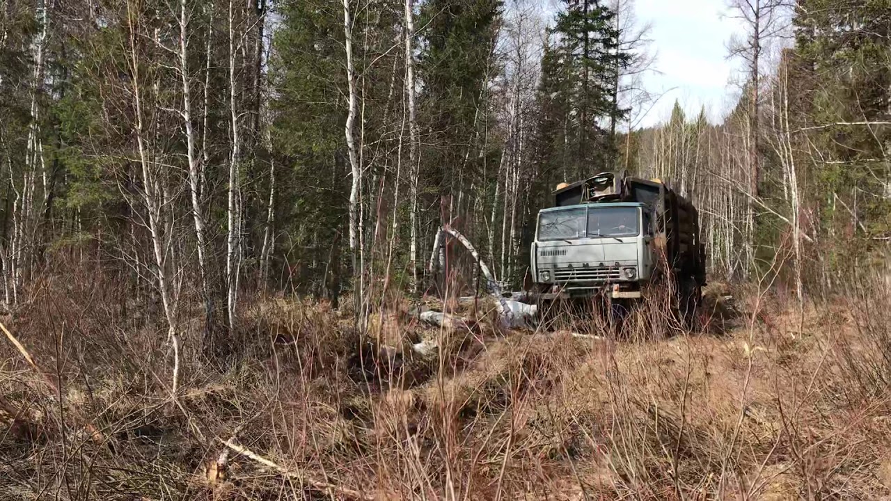 Камаз едет по грязи Камаз едет по грязи