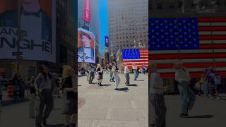 you remind me 💫 #TWS #투어스 #YouYou #널따라가 #따름챌린지 #kpop #kpopinpublic #timessquare #nyc