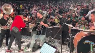 En El Radio Un Cochinero - Fuerza Regida - Topic  & Banda Territorial de Monterrey