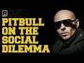 Capture de la vidéo Pitbull Explains The Social Dilemma And How Is Music Involved