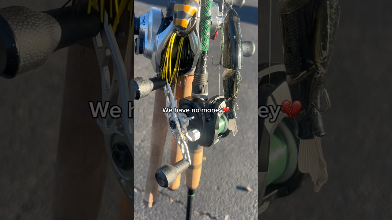 Потратил все деньги на рыболовные снасти 😭