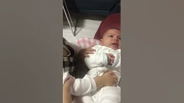 بنت تضرب اخوها كف 