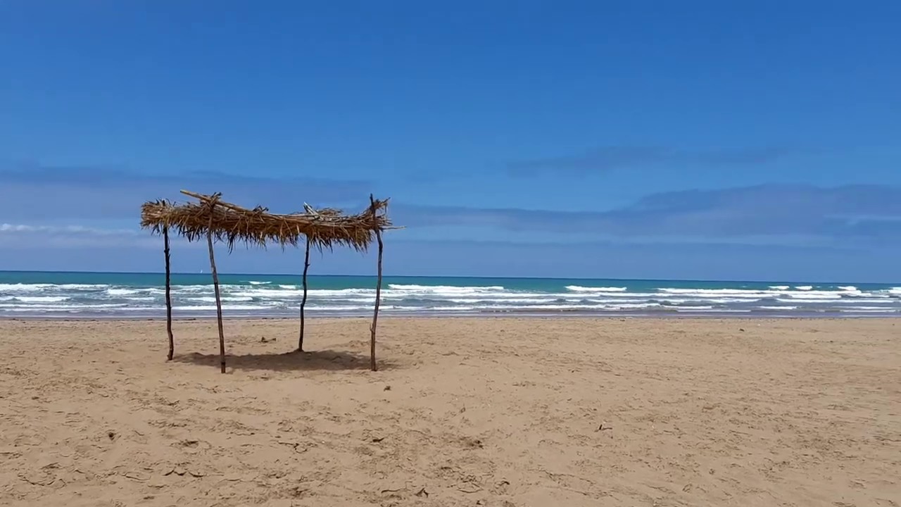 من يريد التشامش مرحبا ومن اراد السباحة على مسؤوليته ...اكتشفوه معي  Plage Sables d'or houara tanger