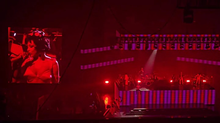 "Stranger" - Doja Cat Live in Manila 2025 #TourMaVie [4K] | trina.ph