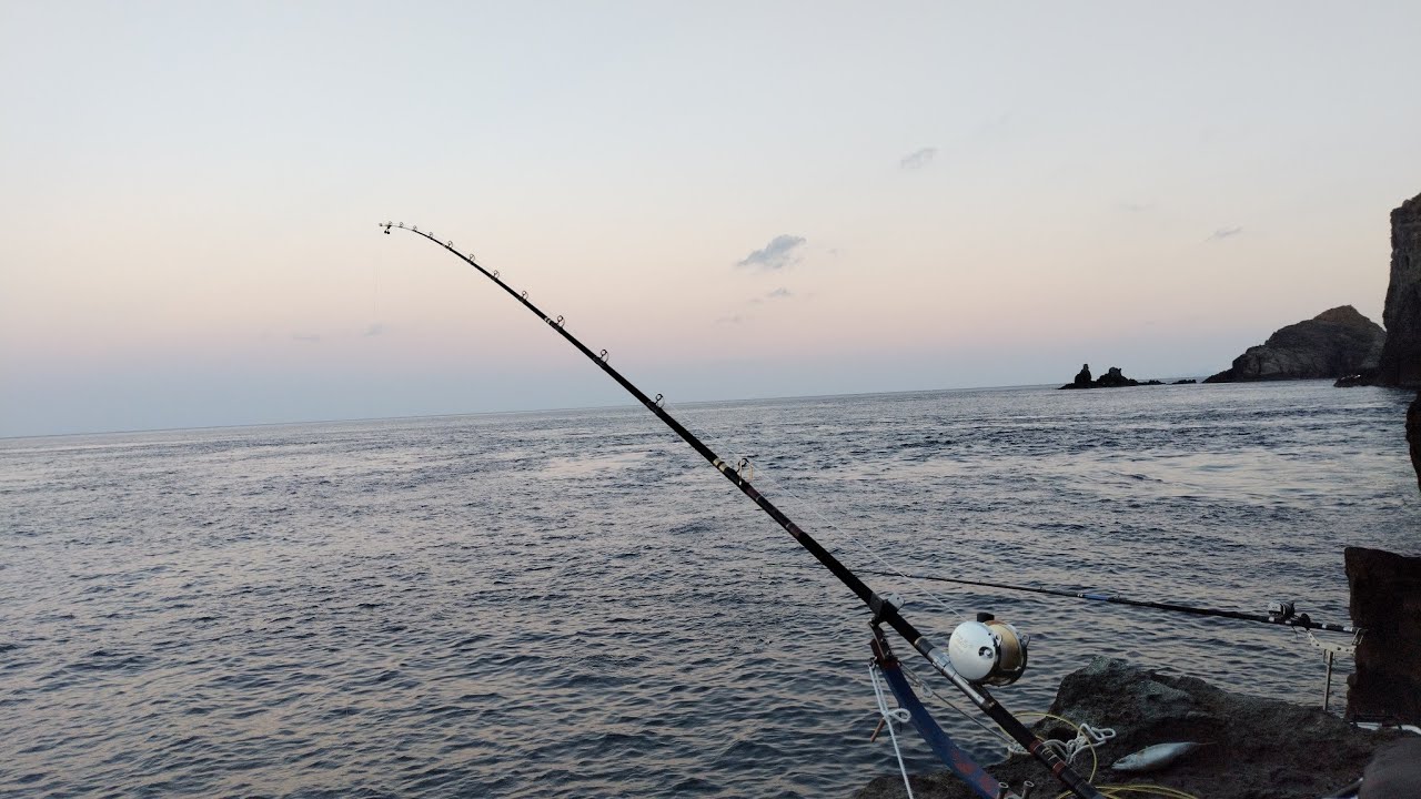 ２０２３年釣り納め絶海の孤島草垣群島でがまくえ１２０号が素晴らしき弧を描く