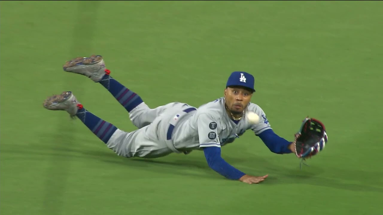 mookie betts world series catch