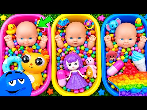 Cute Three Dolls Bath Time Playing with Colorful Beads Balls | cartoon | cartoon video