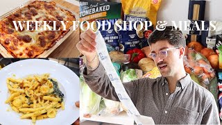 HOW TO SAVE MONEY ON YOUR FOOD SHOP & MEAL IDEAS FOR THE WEEK
HOW TO SAVE MONEY ON YOUR FOOD SHOP & MEAL IDEAS FOR THE WEEK
Hey guys!
I hope you are all doing well, welcome back to my channel and to the first meal video of the year! I actually filmed this last year but I never got round to editing it. I hope you find this useful and give some of the meal ideas a go for yourself.
Big love,
Luke x
SQUASH PASTA: Serves 2
- 500g butternut squash or pumpkin, roasted and mashed
- 1tbsp olive oil
- 1tsp chilli flakes
- 3 bananan shallots, diced
- handful of cavolo nero or kale
- 100ml double cream
- 200g dried pasta, any of your choice
- 50g parmesan plus extra to serve
- drizzle of chilli oil to serve
- 2tsp crispy onions to serve
PULLED CHICKEN TACOS: Serves 2
- 8 boneless chicken thighs
- 1 stock cube to make 500ml chicken stock
- 1tsp gochujang or chipotle paste
- 4 flour tortilla wraps
- 1 large sweet potato, cut into cubes
- 2tbsp olive oil
- 2tsp chipotle chilli flakes (1tsp for chicken, 1tsp for the potatoes)
- salt and pepper to taste
- 50g passata or 2 tbsp tomato ketchup
- shredded iceberg lettuce to serve
- fresh coriander to serve
- sour cream dip to serve
- smashed avocado to serve
COOKING TIMES: Slow cook chicken for 3 hours on medium and roast in a 200 degree oven for 20 minutes until sticky and tender.
LASAGNE: Serves 4
- 500g beed mice (I like 5% fat)
- 1 carrot, diced
- 1 white onion, diced
- 2 sticks of celery, diced
- 1 bay leaf
- 2tsp mixed dried herbs (oregano, thyme etc)
- 2 garlic cloves, diced
- 100ml white wine (can be red or left out)
- 1tsp tomato puree
- 1 can chopped tomatoes
- 1 vegetable stock cube
- 1 carton of passata
- salt and pepper to taste
- 10 to 12 dried pasta sheets
- 1 ball of mozzarella storn
- 100g grated parmesan
COOKING TIMES: Cook at 190 degrees celsius for 35 minutes or until golden.
BUTTER CHICKEN & VEGGIE CURRY:
- 500g boneless chicken thighs
- 1 jar of butter chicken sauce or any curry sauce you like (use 3tsp as a marinade)
- 1 red chilli, diced
- 2tsp olive oil
- basmati rice to serve
- popadoms to serve
- 1 red pepper, cut into chunks
- 1 white onion, cut into chunks
- 1tsp curry powder, turmeric, chilli flakes and ground ginger
- 2 garlic cloves, chopped
- 1 can of coconut milk (I like full fat)
- fresh coriander to serve
FOLLOW ME HERE:
- INSTAGRAM: https://www.instagram.com/lukecatleugh/?hl=en
- TIKTOK: https://vm.tiktok.com/ZMeJ7MXvS/
CONTACT: sheyna@milkmanagement.co.uk
MY FILMING EQUIPMENT:
VLOG CAMERA* : https://rstyle.me/cz-n/edz25ncfa3f
INSTAGRAM CAMERA*: https://rstyle.me/+XvM-KRErUn2AcybIDNWpwg
LAPTOP*: https://rstyle.me/+0mDjo2v2O-odI8oEiSCPPA
SUBSCRIBE HERE: https://www.youtube.com/channel/UC6OD7SUTeSzIidjpVFCOSQg
I USE MUSIC FROM EPIDEMIC SOUND WHICH IS A SUBSCRIPTION SERVICE I PAY FOR, ALL RIGHTS REMAIN WITH THE ARTIST: https://www.epidemicsound.com/
I use affiliate links, items marked with * are affiliated, which means I get a commission per sale of an item which does not charge you purchaser any more. HOW TO SAVE MONEY ON YOUR FOOD SHOP & MEAL IDEAS FOR THE WEEK